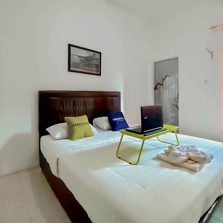 Urbanview Hotel Bagoes Sintang By Reddoorz Экстерьер фото