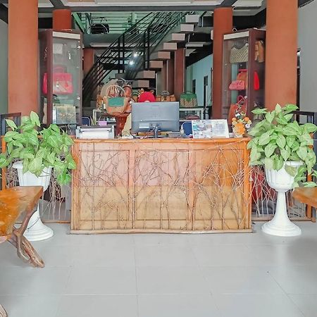 Urbanview Hotel Bagoes Sintang By Reddoorz Экстерьер фото