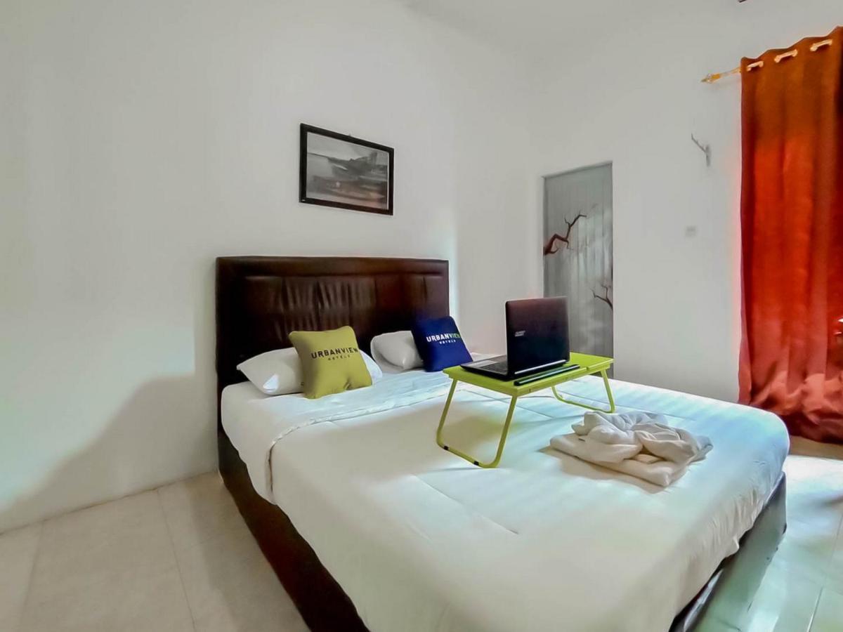 Urbanview Hotel Bagoes Sintang By Reddoorz Экстерьер фото