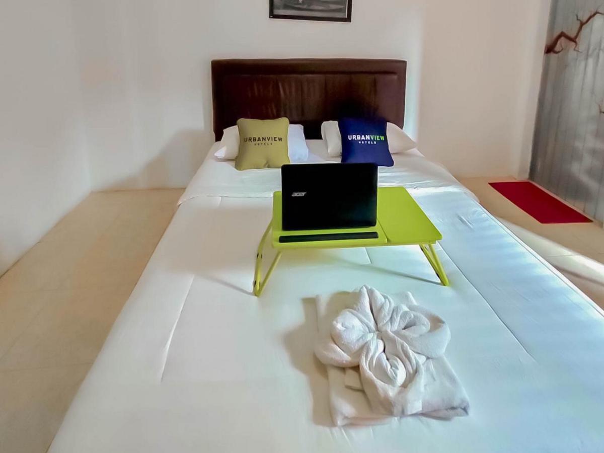 Urbanview Hotel Bagoes Sintang By Reddoorz Экстерьер фото