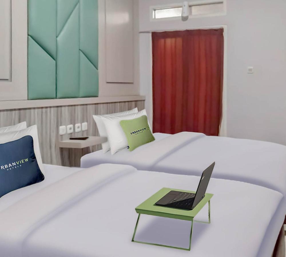 Urbanview Hotel Bagoes Sintang By Reddoorz Экстерьер фото