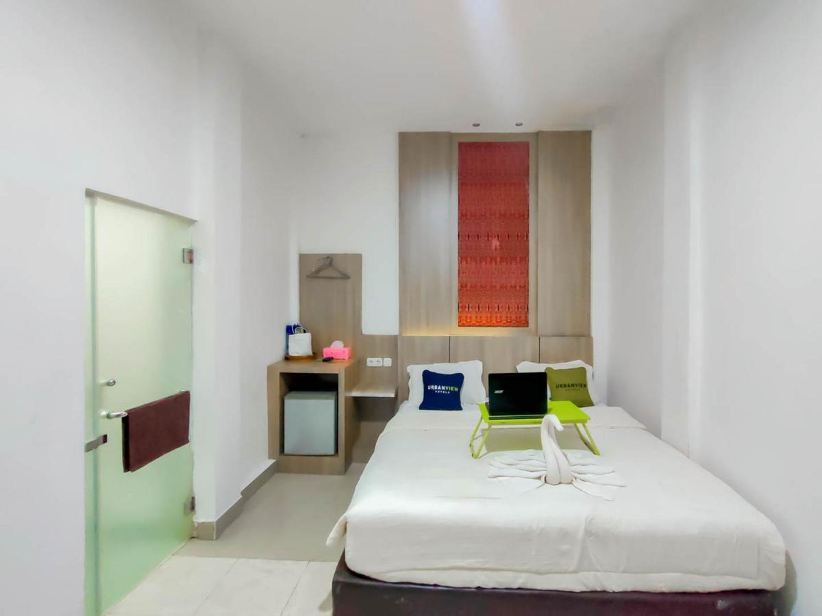 Urbanview Hotel Bagoes Sintang By Reddoorz Экстерьер фото